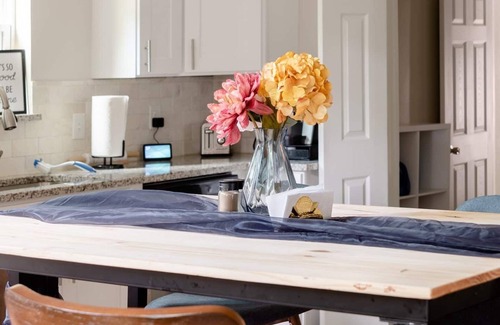 Little Forest Hills Maison | Teepee, Bamboo Forest, Minutes from White Rock Lake and The Arboretum
