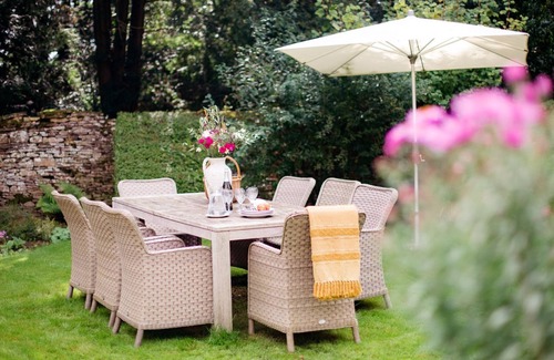 Temple Guiting Cottage | Temple Guiting Cottage - sleeps 10 guests in 5 bedrooms