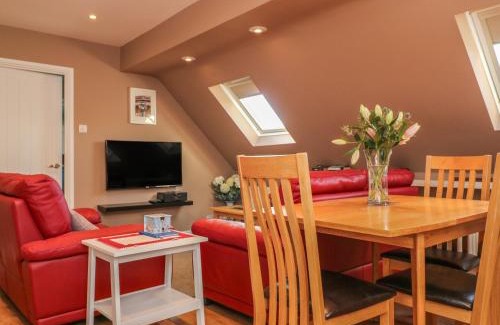 Broadwell Maison | Temple Mews