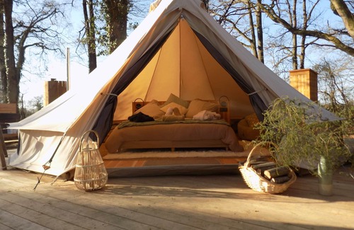 Le Vigeant Cottage | Tente luxe vue Etang jacuzzi privatif Copa cabanes 3