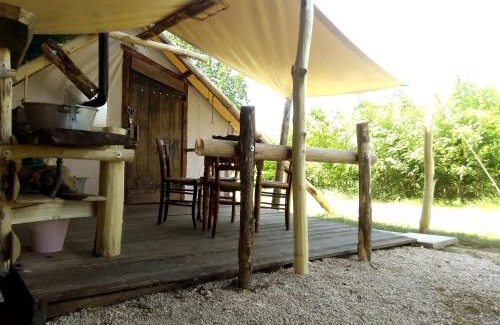 Saint-Vincent-en-Bresse Autre | Tente Trappeur Ada, Au jardin de la Vouivre