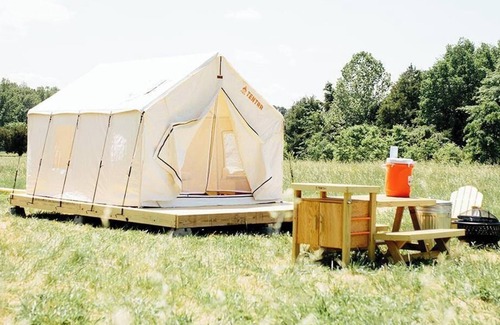 Calverton Location De VR | Tentrr Signature Site - Seven Oaks Lavender Farm Camp