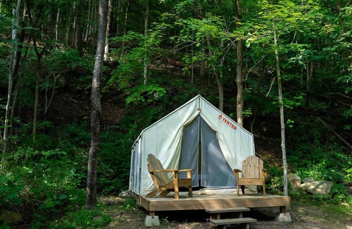 Ansted Location De VR | Tentrr State Park Site - WV Hawk's Nest State Park - Site D - Single Camp