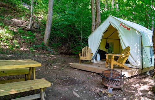 Ansted Location De VR | Tentrr State Park Site - WV Hawk's Nest State Park - Site E - Single Camp