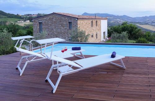 Poggio San Marcello Appartement | Tenuta Silente Loft con idromassaggio privato