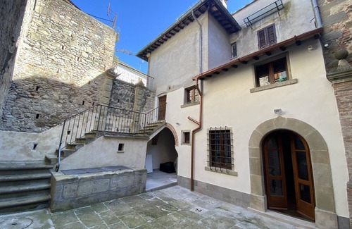 Anghiari Appartement | Teo's house is the ideal home for relaxation, centrally located in Anghiari