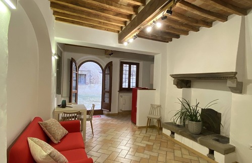 Anghiari Appartement | Teo's house is the ideal home for relaxation, centrally located in Anghiari