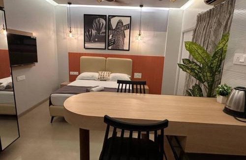 Mundhwa Appartement | Terra Private Studio with Balcony WiFi Ac Smart TV Kitchenette Washing Machine