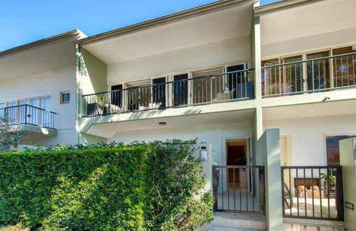 West End Maison | Terrace Home Steps From The River