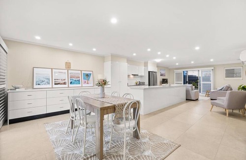 West End Maison | Terrace Home Steps From The River