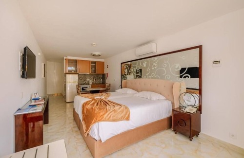 Oura Hôtel | Terrace Room w/Amazing Views! Perfect for Family Vacation | 4 Units
