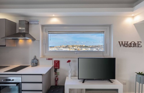 Msida Appartement | Terrace View - Charming Two Bedroom Penthouse AC/WIFI