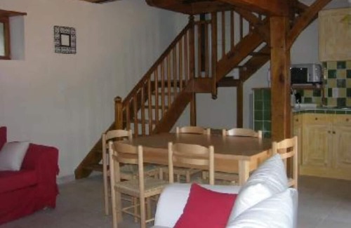 Terrasson-la-Villedieu Cottage | Gite avec cheminée/chambres climatisées/cour et jardin clôturés/animaux acceptés
