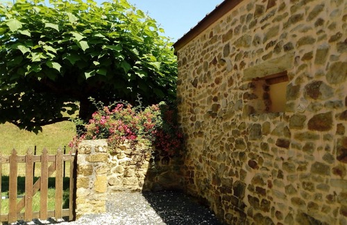 Terrasson-la-Villedieu Cottage | Gite avec cheminée/chambres climatisées/cour et jardin clôturés/animaux acceptés