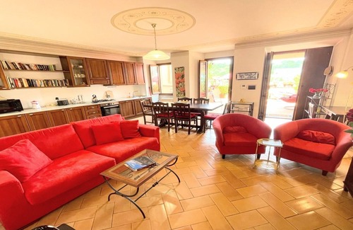 Spoleto Appartement | TERRAZZA BELLA/CAR UNNECESSARY/PEDESTRIAN CENTRAL/SLPS 5/ROME 1 HR