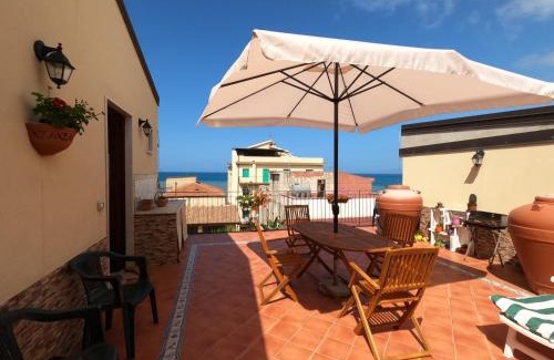 Marina di Caronia Maison | Terrazza Lungomare