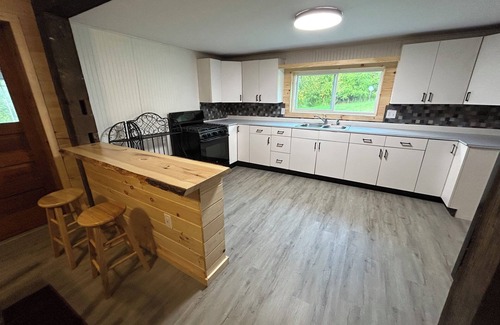 Canaseraga Maison | Terrific 2-bedroom house in Birdsall NY. A half mile from the Birdsall Inn.