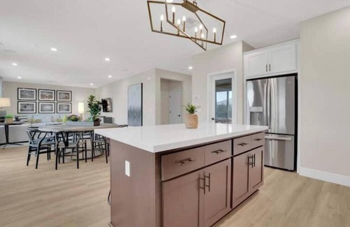 Lathrop Maison | Terrific 5-bedroom home in Lathrop. Former model home. Tastefully furnished.