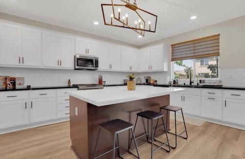 Lathrop Maison | Terrific 5-bedroom home in Lathrop. Former model home. Tastefully furnished.