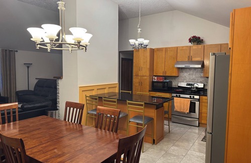 Brook Farm Maison | Terrific vacation house only 4.5 miles away from downtown Boston