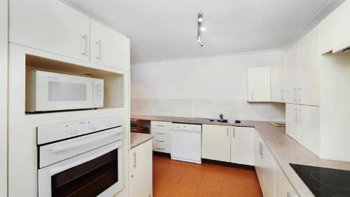 Terrigal Maison | Terrigal Bay #9 Pool In Complex, Close To Beach Accom Holidays