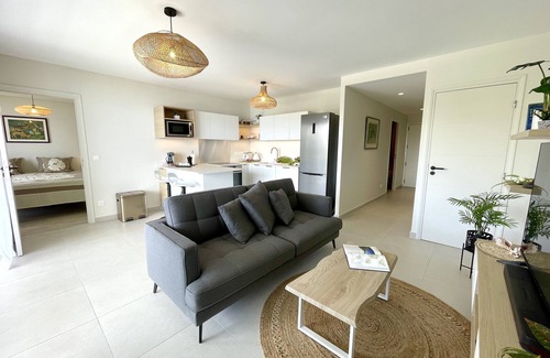 Punaauia Copropriété | Tetavake Sunset, moderne et chic avec vue sublime sur Moorea et piscine