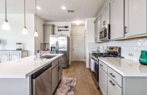 Del Valle Maison | Texan Oasis, minutes from COTA, Airport, and all Austin has to offer!