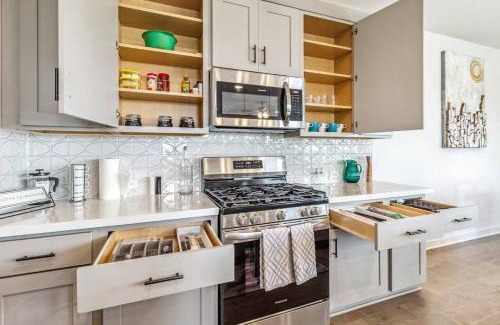Del Valle Maison | Texan Oasis, minutes from COTA, Airport, and all Austin has to offer!