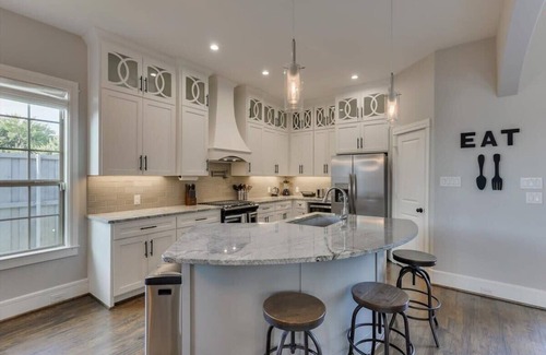 Rowlett Maison | Texan Sunny Oasis, 5 BED, Private Pool, Hot tub