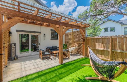 Wetmore Maison | Texas Casita Retreat Minutes From Six Flags