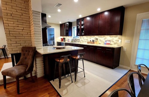 White Rock Hills Maison | Texas Experience Near Downtown