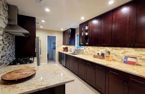 White Rock Hills Maison | Texas Experience Near Downtown
