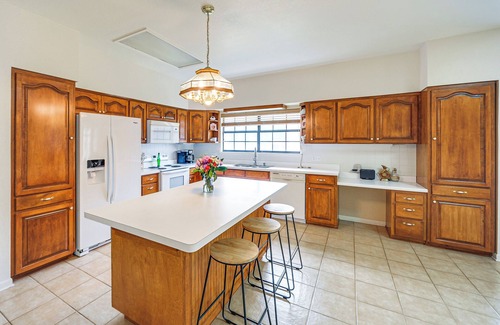 Camp Wood Maison | Texas Hill Country Retreat - Walk to Nueces River!