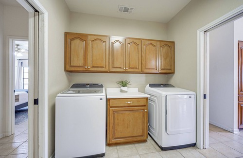 Camp Wood Maison | Texas Hill Country Retreat - Walk to Nueces River!