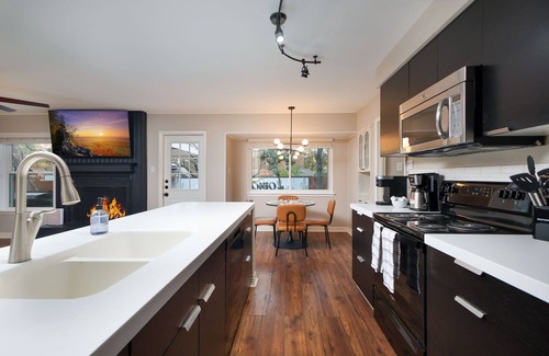 North San Antonio - SAT Maison | Texas Oasis - Pool, Games, Hot Tub & Family Fun!