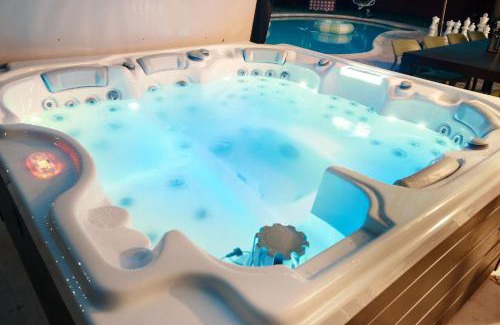 North San Antonio - SAT Maison | Texas Oasis - Pool Games Hot Tub & Family Fun