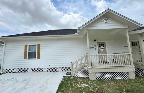 Nederland Maison | Texas Spindletop 3BR 2BA Home