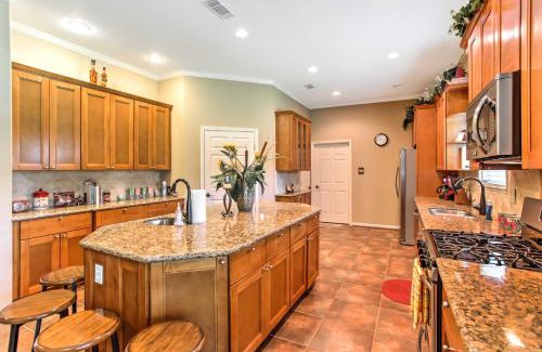 Marshall Maison | Texas Vacation Rental with Fireplace, Near Lakes