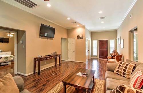 Marshall Maison | Texas Vacation Rental with Fireplace, Near Lakes