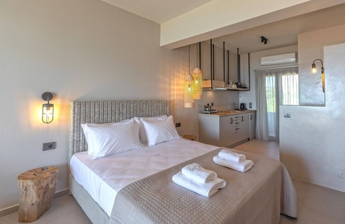 Kefalonia Autre | Thalassa Suite is a stunning one-bedroom boutique suite