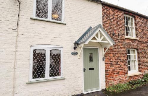 Roos Maison | Thames Cottage