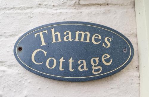Roos Maison | Thames Cottage