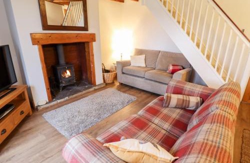 Roos Maison | Thames Cottage