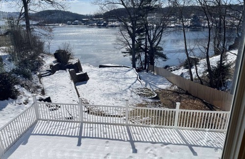 Quaker Hill Maison | Thames River Retreat · CT College+Casinos+USCGA