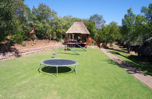 Roossenekal Cabine | Thandabantu Game Lodge