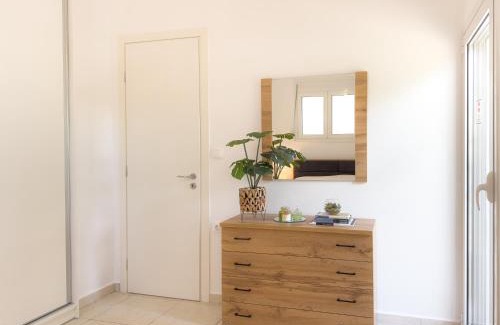 Oropos Appartement | Thanos' seaside suite