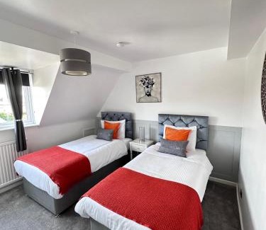 Sandbach Maison | That's Amore House 3 bedroom house with parking walking distance to Sandbach town