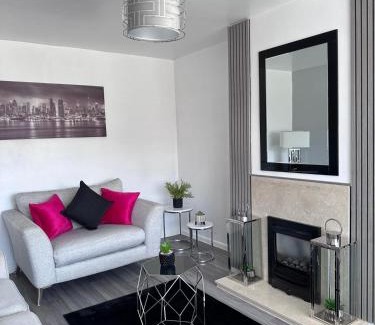 Sandbach Maison | That's Amore House 3 bedroom house with parking walking distance to Sandbach town