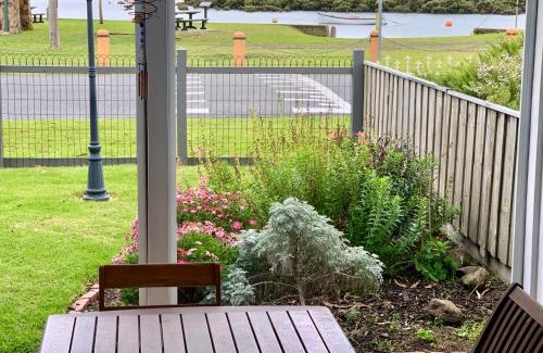 Tooradin Maison | That Seaside Cottage - Fully equipped home, 4 Bedrooms on the foreshore