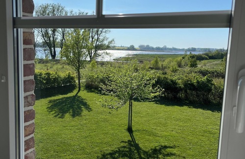 Poseritz Maison | Nouvelle chaumière avec une vue imprenable sur l'eau à droite sur la réserve naturelle